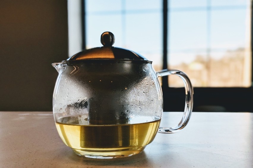 Zielona herbata pomaga przyspieszyć metabolizm i spalać...