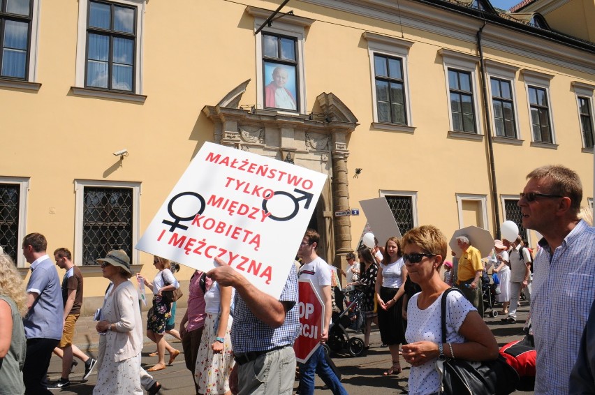 Kraków. Ulicami miasta przeszedł Marsz dla Życia i Rodziny [ZDJĘCIA]