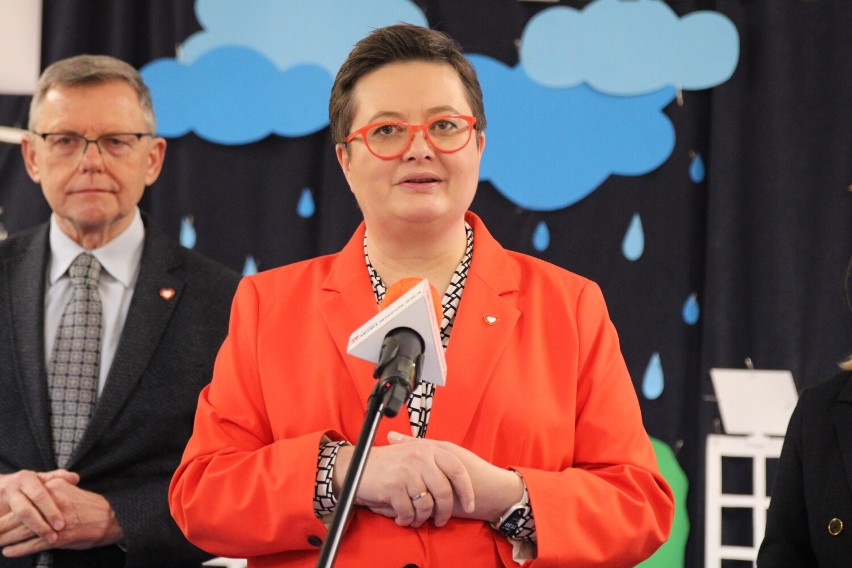 Katarzyna Lubnauer odwiedziła szkołę w Żychlinie. „Nie będzie współpracy bez rozmowy” [WIDEO]