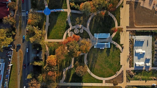 Tak nowy park prezentuje się na zdjęciach z drona, wykonanych przez mieszkańca Kostrzyna nad Odrą.