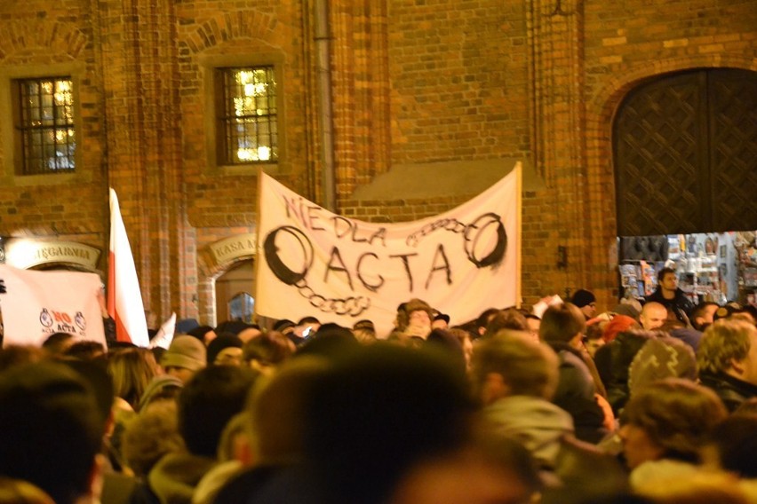 Manifestacja przeciwko ACTA w Toruniu [ZDJĘCIA I WIDEO]