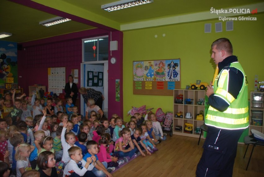 Bezpieczne przedszkole z dąbrowskimi policjantami [FOTO]