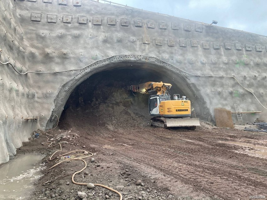 Trwa  drążenie tunelu przy budowie S3
