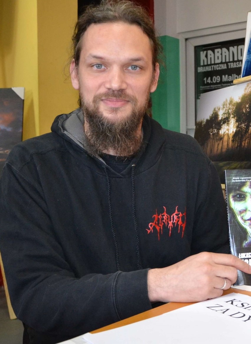  Malborski pisarz horrorów, Łukasz Radecki wydał nową powieść - "Miasteczko"