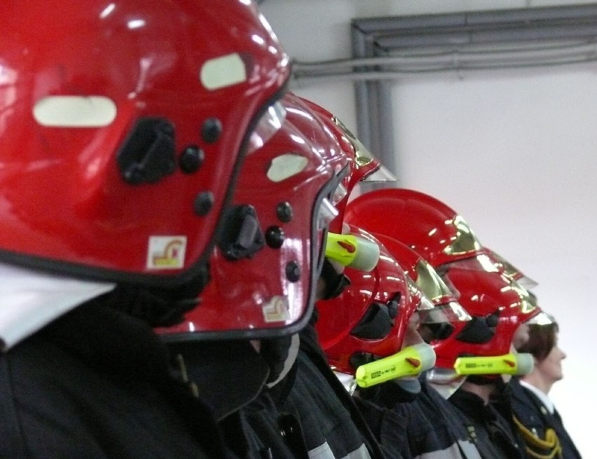 5 zastępów Straży Pożarnej ratowało dom w Łomnicy