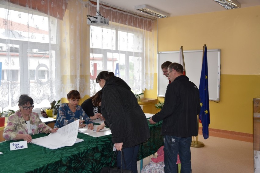 Mieszkańcy powiatu kościerskiego głosują w wyborach do Europarlamentu