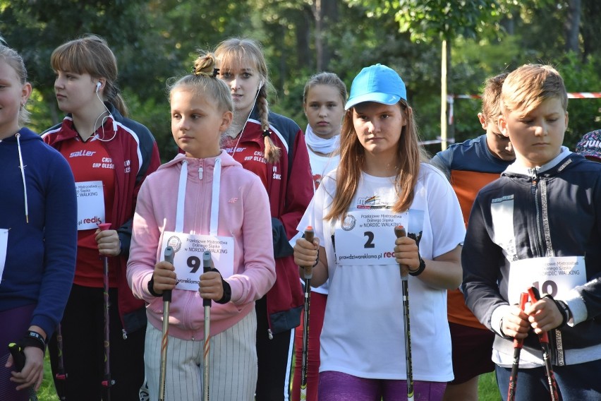 Nordic Walking nad oleśnickimi stawami (ZDJĘCIA)