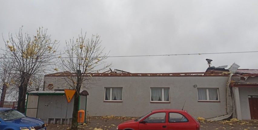 Wichura nad powiatem piotrkowskim zerwała dachy z wielu...