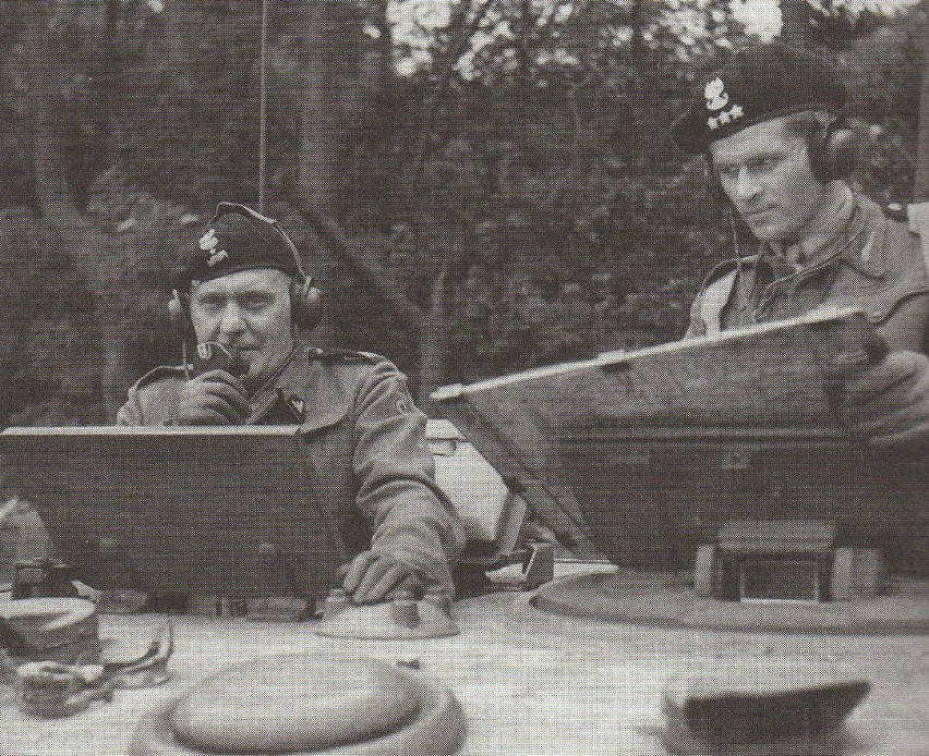 Generał Maczek w wieży Mk VIII Cromwell, szwadron sztabowy...