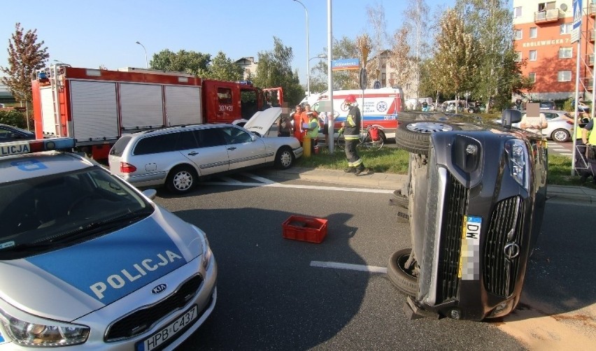 Wrocław. Zobacz zdjęcia z wypadku dwóch aut koło stadionu na Pilczycach 