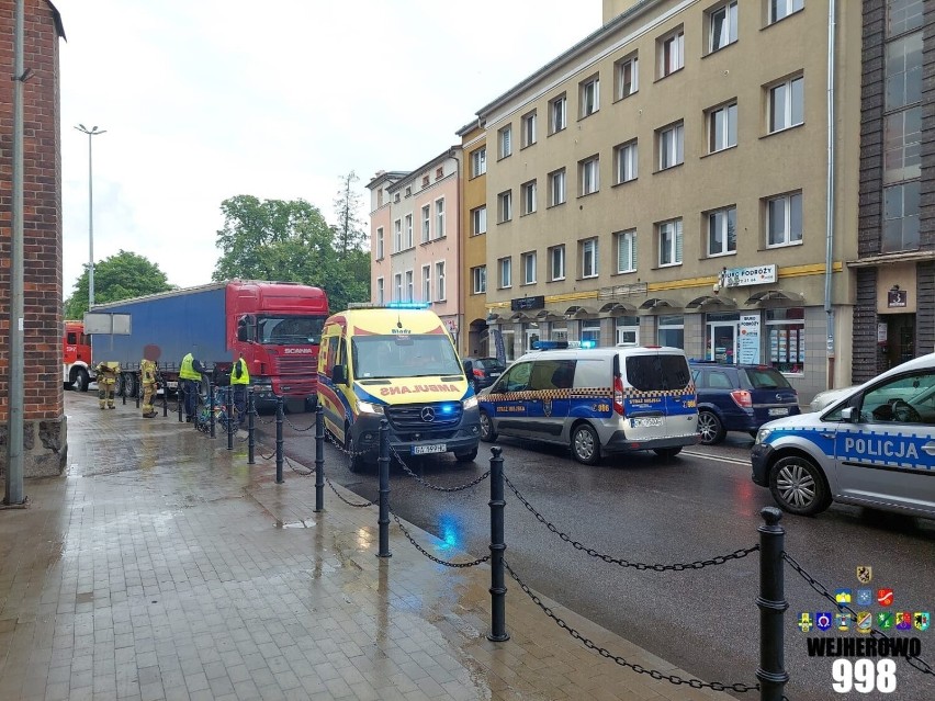 Po wypadku na ul. 3 Maja w Wejherowie (20.06.2022). Policja wstępnie ustaliła przyczynę zdarzenia