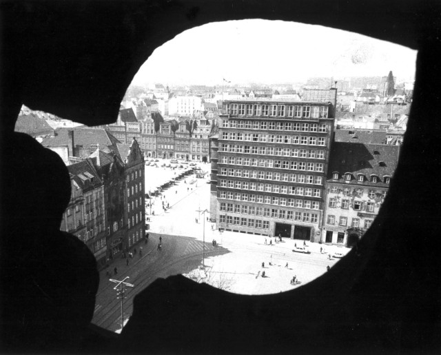 19 maja 1987. Rynek, siedziba Banku Zachodniego widziana z wieży Ratusza