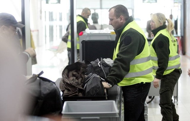 Pogranicznicy z Chełma, którzy pełnią służbę w porcie lotniczym w Świdniku dostaną 65 tys. złotych. Pieniądze przeznaczone mają zostać na kupno vana do przewożenia psów. Zdjęcie ilustracyjne