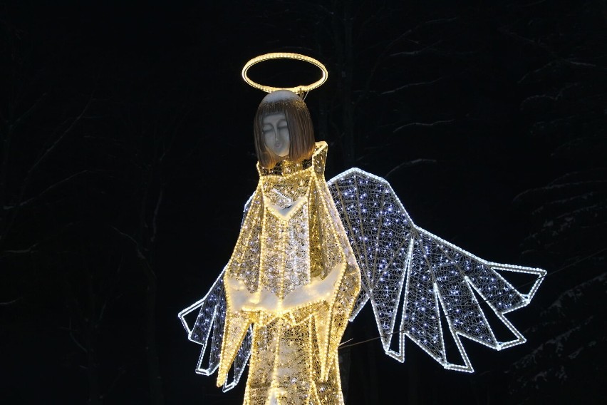 To magiczny, zimowy czas w uzdrowisku Rymanów-Zdrój. Bajkowe iluminacje i Festiwal Świąteczny „Zimowe Anioły” [ZDJĘCIA]