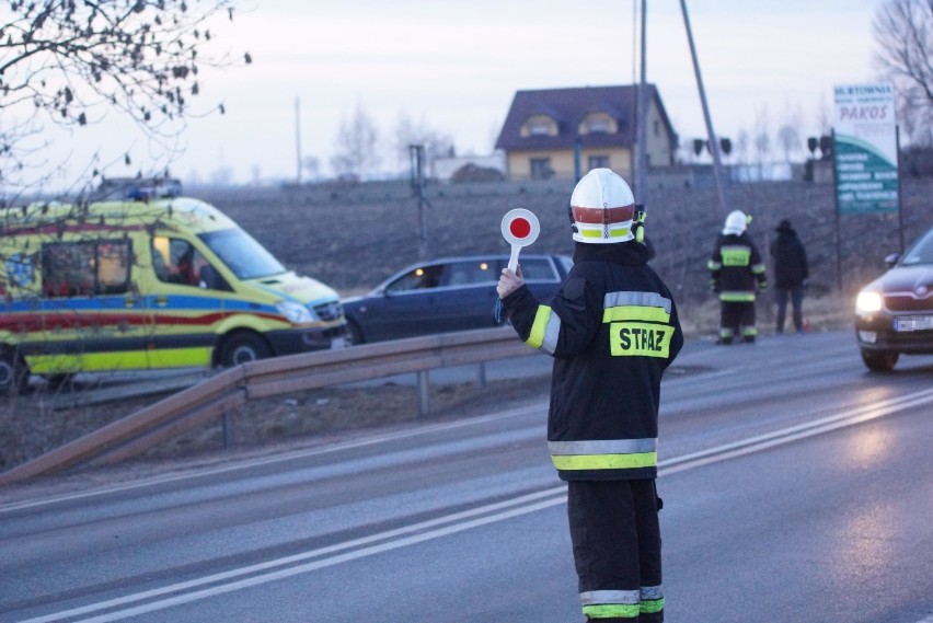 Zderzenie aut w Russowie pod Kaliszem. Jedno z nich zaczęło...