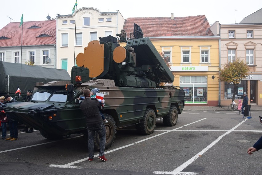 Wystawa sprzętu i broni wojskowej z okazji Święta Niepodległości w Kościanie