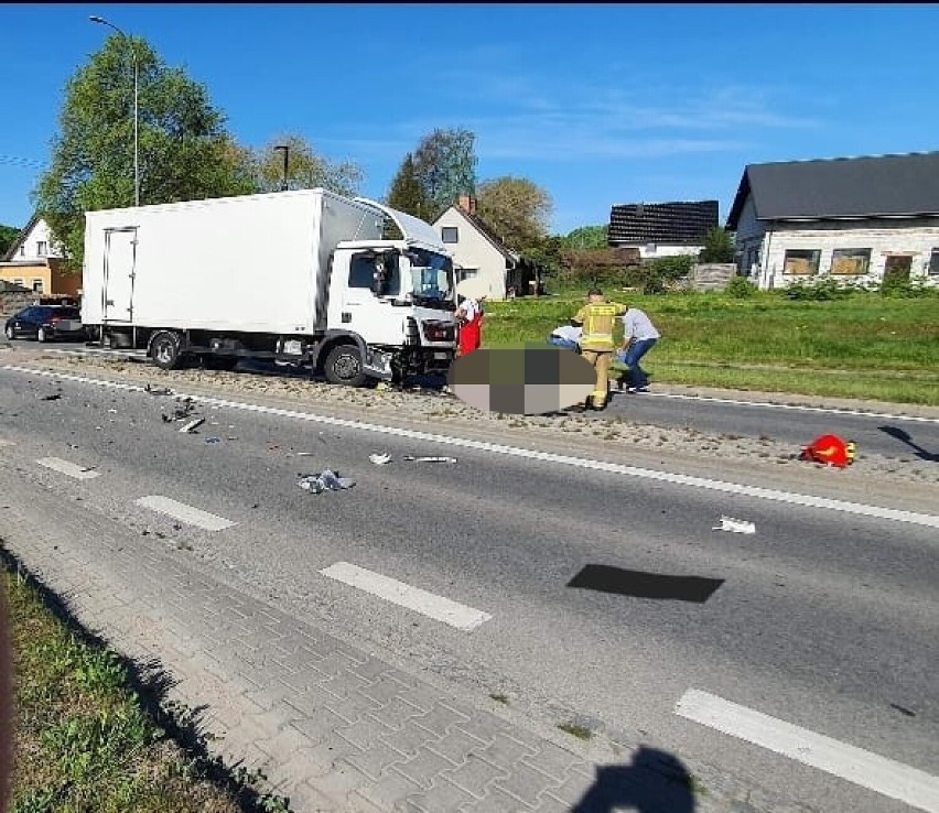 Po śmiertelnym wypadku w Sławutówku (16.05.2022) komisja sprawdzała drogę i oznakowanie, gdzie doszło do tragicznej śmierci kobiety | FOTO