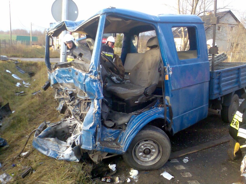 Jagatowo: Zderzyły się dwa busy - cztery osoby zostały ranne. Droga wojewódzka nr 226 była zamknięta
