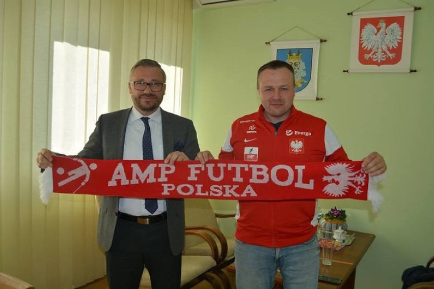 Artur Stolikowski (z prawej), reprezentant Polski w amp futbolu