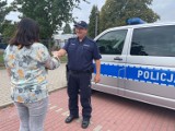 Ogólnopolski Dzień Noszenia Odblasków. Prewencyjna akcja poddębickiej policji ZDJĘCIA