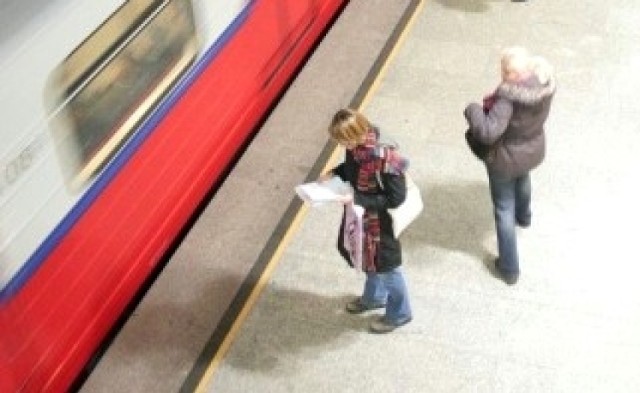 Wypadek w metrze na stacji Ratusz-Arsenał. Kobieta wpadła pod pociąg