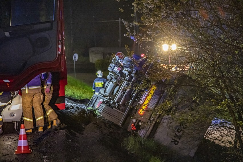 Wypadek ciężarówki na ulicy Nowej w Jankowicach