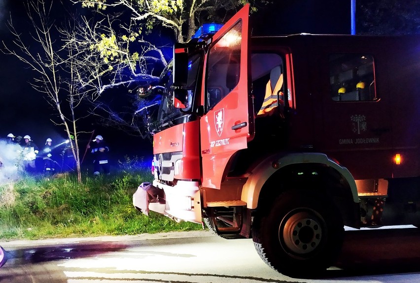 Nocna pożoga w Pogorzanach poderwała do akcji limanowskich strażaków