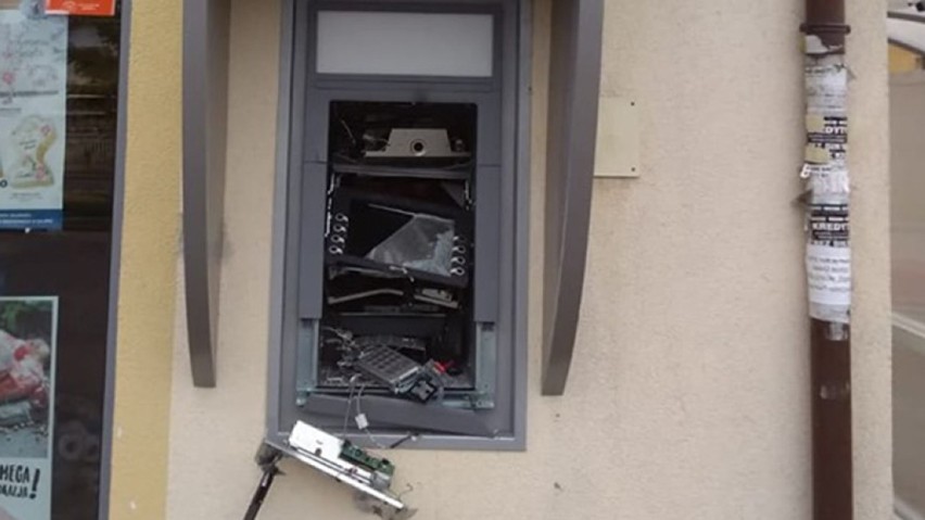 Kilka minut przed godziną 3:00 w nocy  w Cukrowni Gosławice wysadzono bankomat