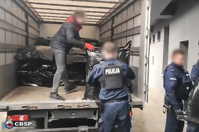 Narkotyki policja przewiozła ciężarówką