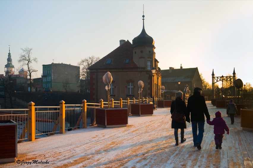 Na molo w Bytomiu Odrzańskim przez oryginalną bramę. Po bajeczne widoki [ZDJĘCIA]