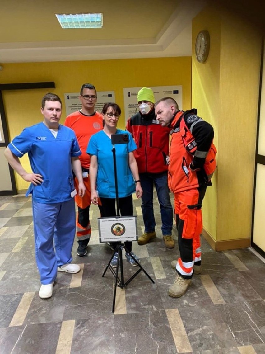 Koronawirus. Pomorska Grupa Poszukiwawczo - Ratownicza GRYF włączyła się w pomoc Szpitalowi w Wejherowie