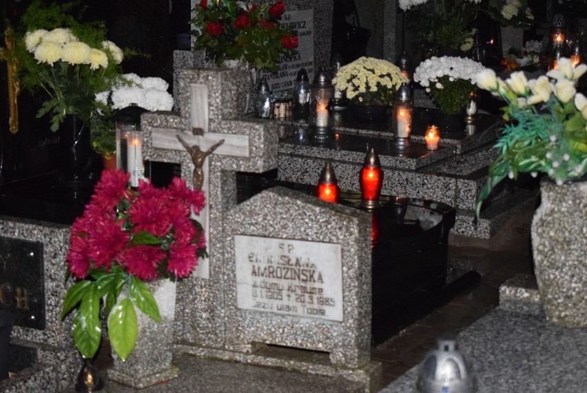 Urząd Miejski w Gnieźnie: obowiązuje tymczasowa organizacja przy cmentarzu św. Krzyża