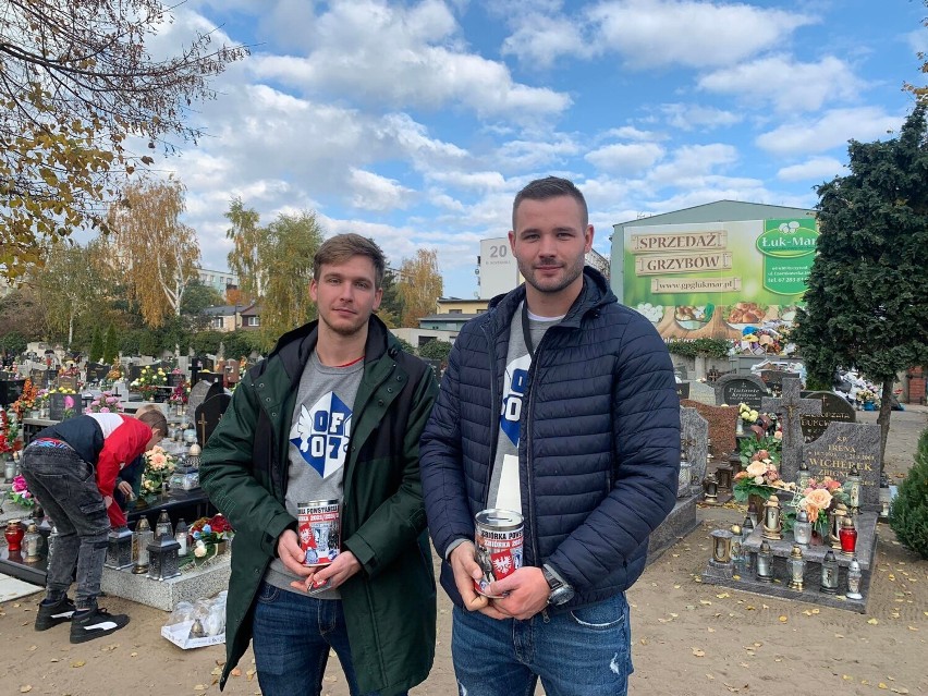 Kibice Lecha zorganizowali zbiórkę powstańczą na cmentarzu w Obornikach