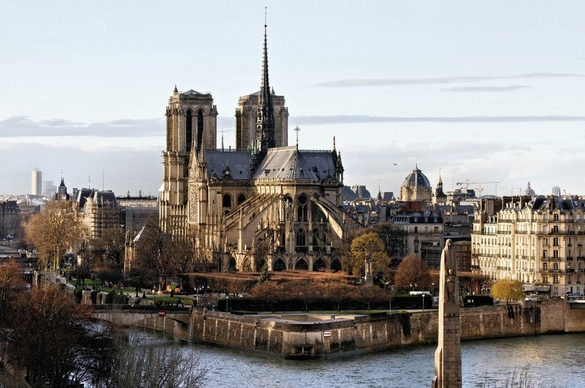 Katedra Notre Dame w Paryżu jest jednym z najbardziej...