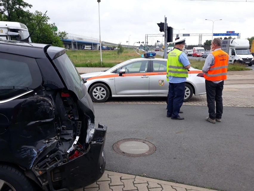 Wrocław. Uwaga, wypadek z udziałem tramwaju na zachodzie miasta. Zablokowane torowisko w stronę centrum (SZCZEGÓŁY)