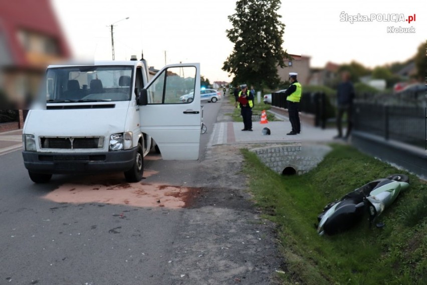 Wypadek w Przystajni. Kierowca potrącił motorowerzystę. 64-latek został przewieziony do szpitala