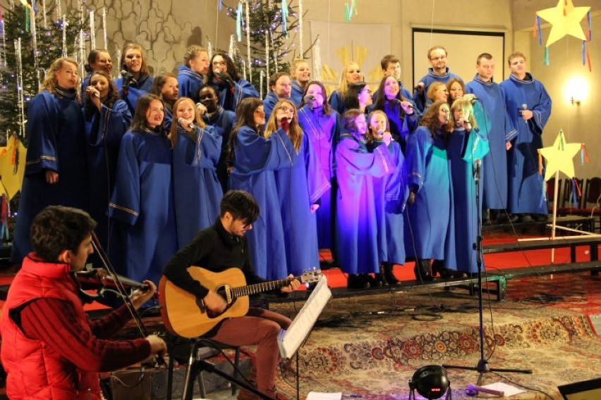 Polsko - ukraiński koncert kolęd w Tczewie. Nieboskłonni zaśpiewali razem z Kana Band. ZDJĘCIA, FILM