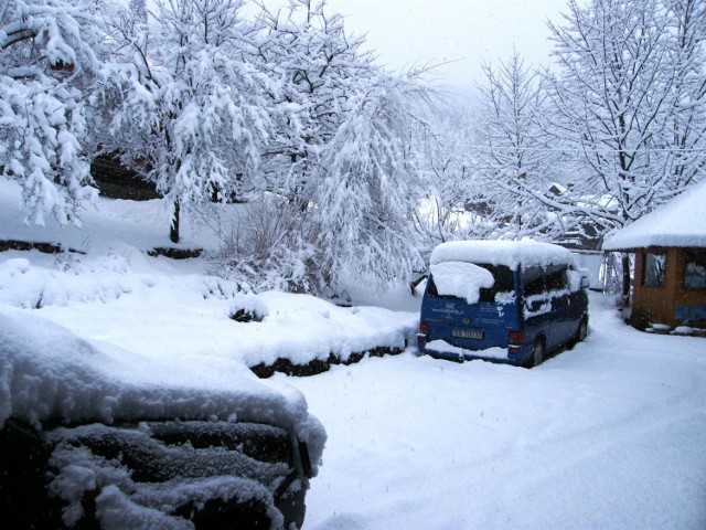 Szczyrk zasypany śniegiem. 14 kwietnia 2011r. Fot. ks. Jan Byrt