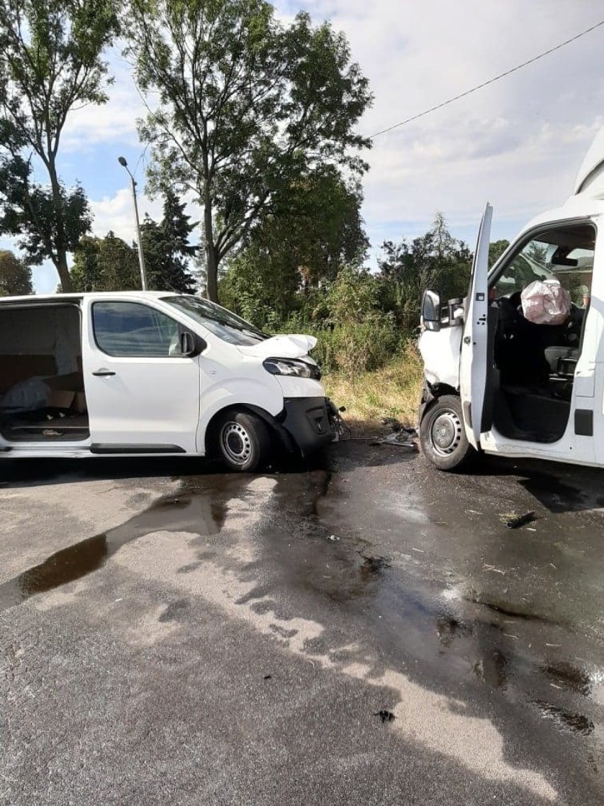 Czołowe zderzenie dwóch busów w gminie Skoki 