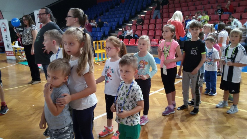 Dzieciniada 2019 w Rybniku! Ponad 200 dzieci gra, ćwiczy i bawi się w Boguszowicach