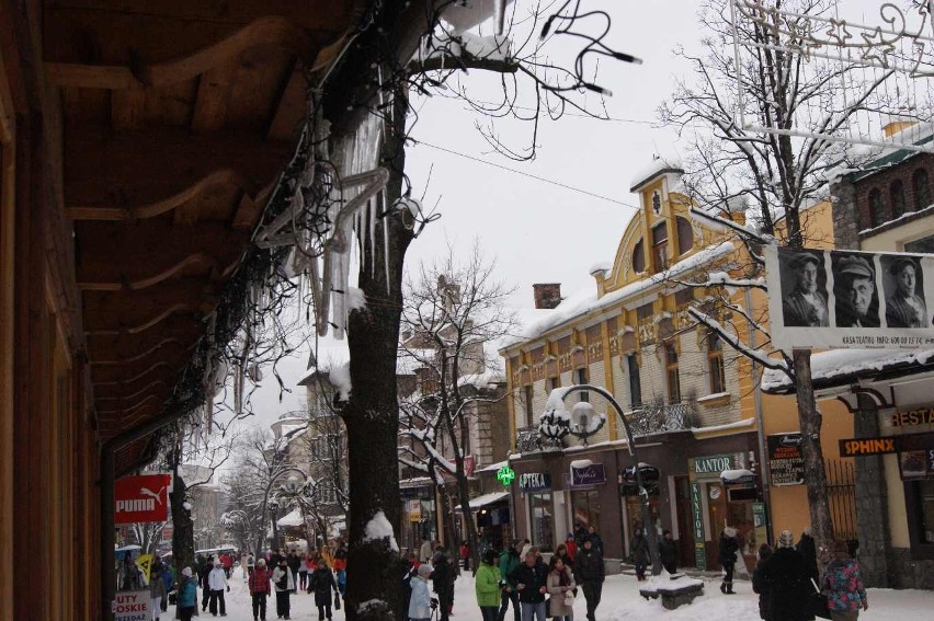 Zakopane: Strach każe odśnieżać dachy