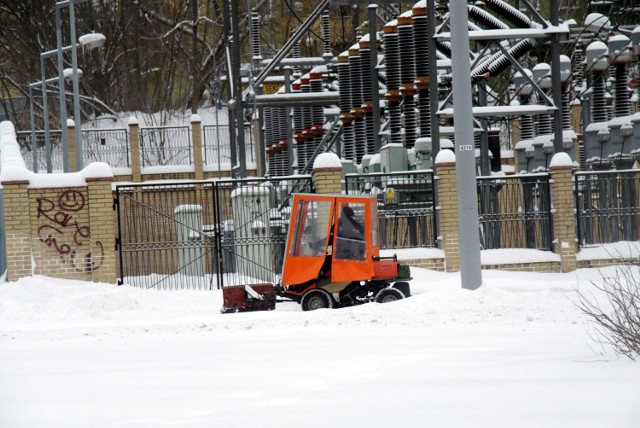 Lublin: Interwencja ws. zaśnieżonego chodnika? Numer nie działa