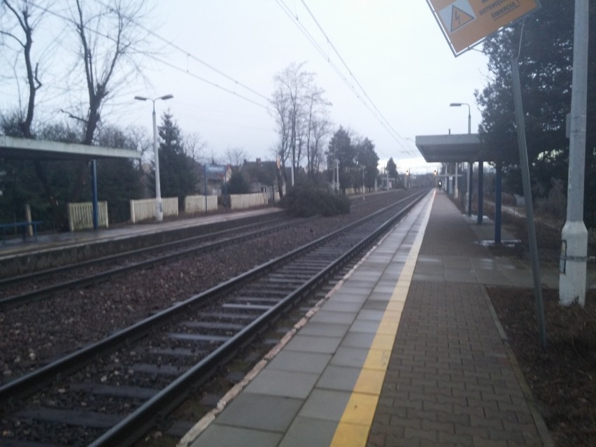 W czwartek rano około 6:30 na przystanku kolejowym Kraków...