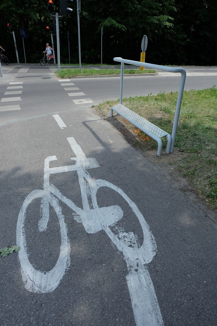 Pamiętajmy też, że rowerzysta, który przejeżdża przez...