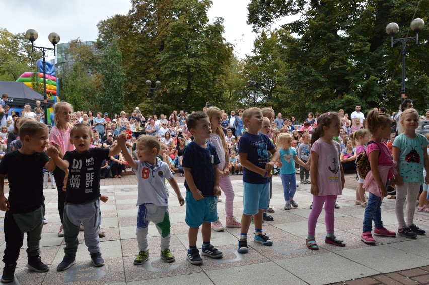 Piknik rodzinny na placu Wolności w Opolu.