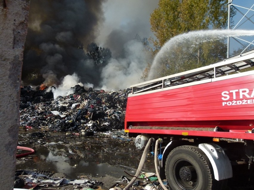 Pożar składowiska odpadów w Zelowie