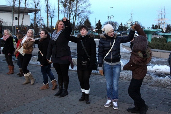 Gdynia: Flashmob na skwerze Kościuszki. Zatańczyli menueta - zobacz zdjęcia