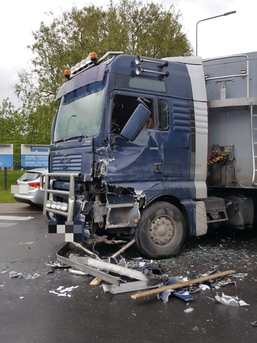 Zderzenie ciężarówek w Szczecinku. Było groźnie [zdjęcia]