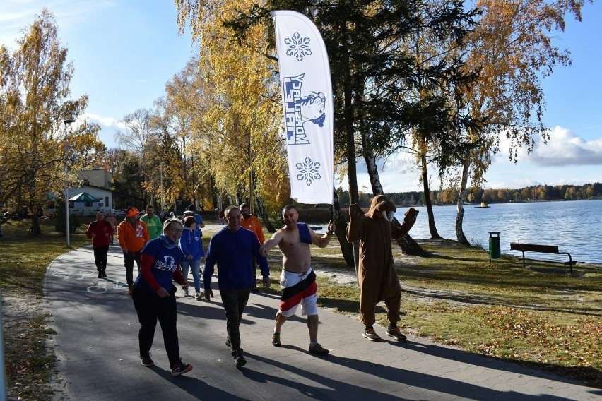 Morsujący Firlej rozpoczął sezon 2021/2022! Zobacz zdjęcia z pierwszej kąpieli w zimnej wodzie