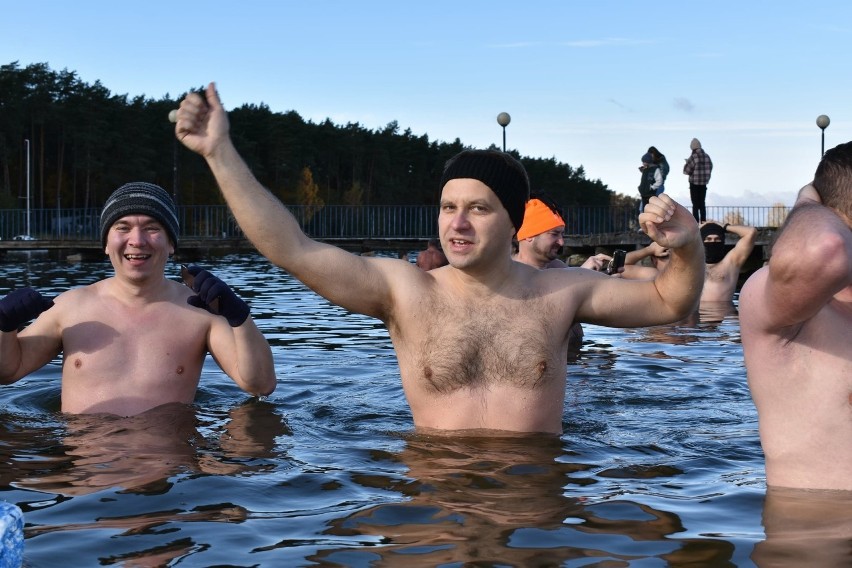 Morsujący Firlej rozpoczął sezon 2021/2022! Zobacz zdjęcia z pierwszej kąpieli w zimnej wodzie
